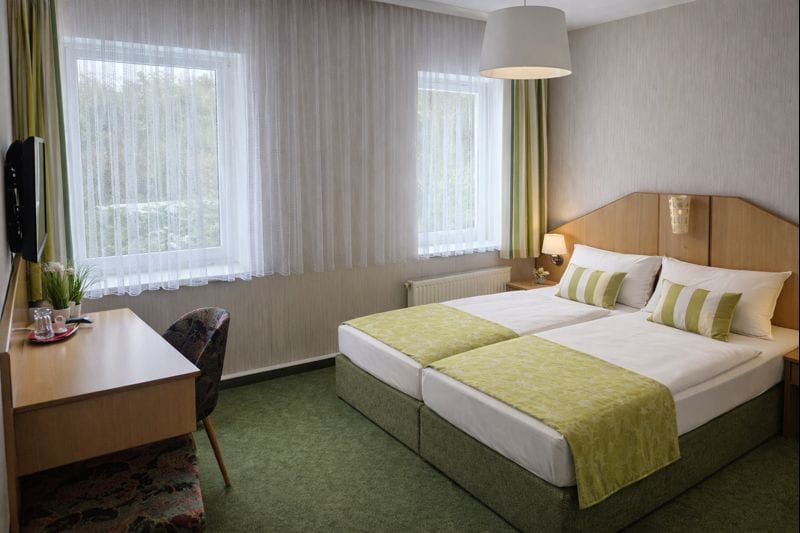 Doppelzimmer mit großem Bett